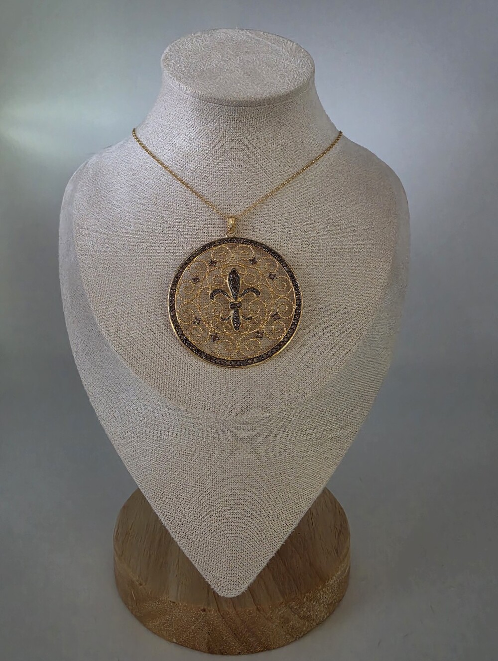 Vintage Fleur de Lis Vermeil Filigree Pendant with CZ & an 18" Vermeil Chain - Picture 2 of 14